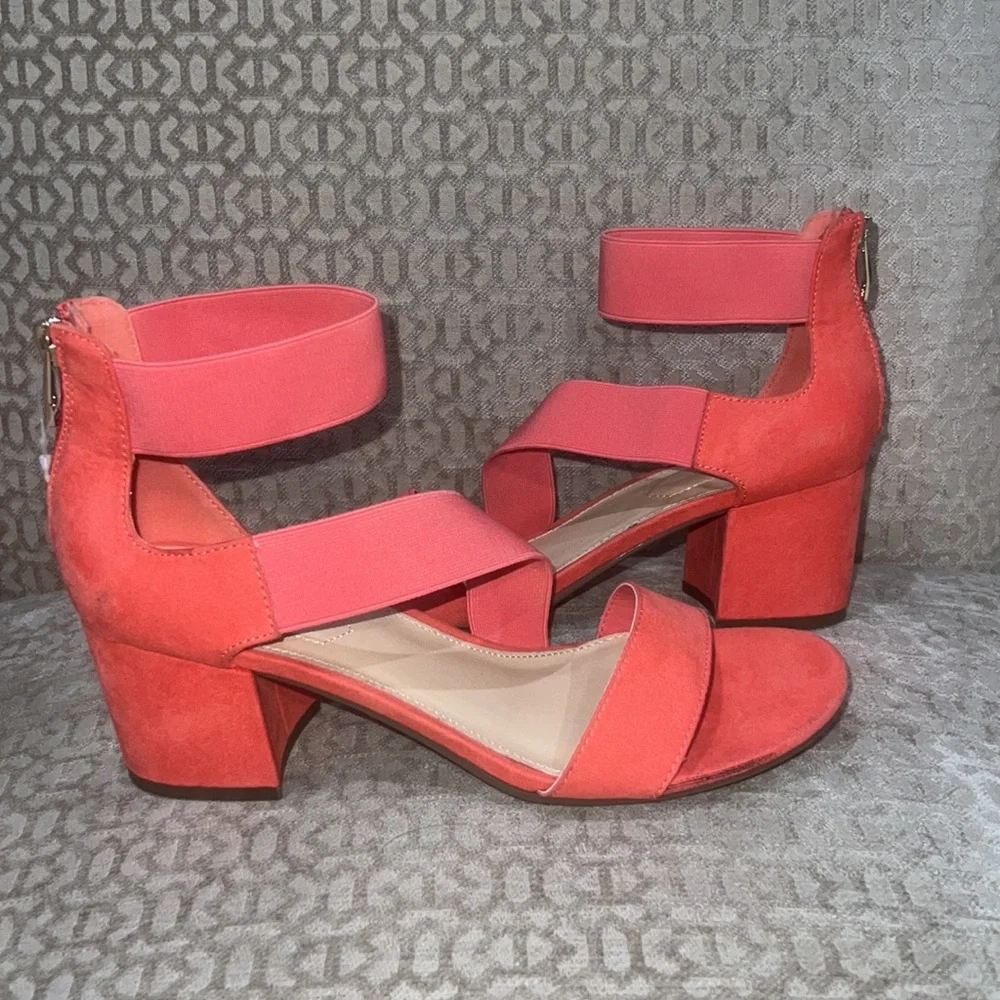 Liz‎ Claiborne Refined comfort.